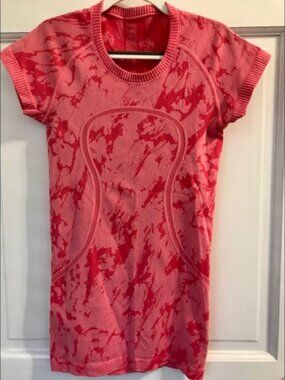 Lululemon Women's Pink T shirt size 2